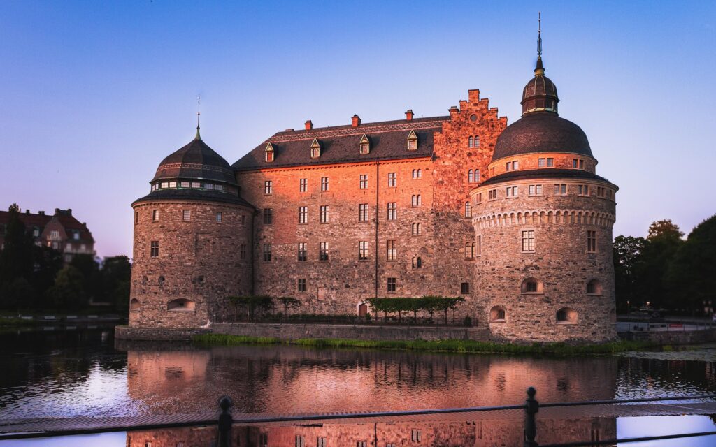 slottet i örebro, vad krävs av en revisionsbyrå